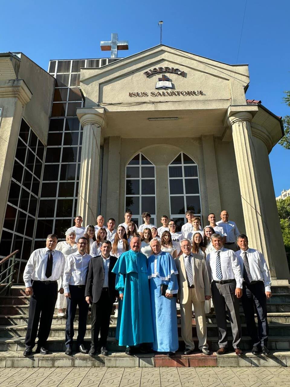 Biserica Isus Salvatorul — botez-scari