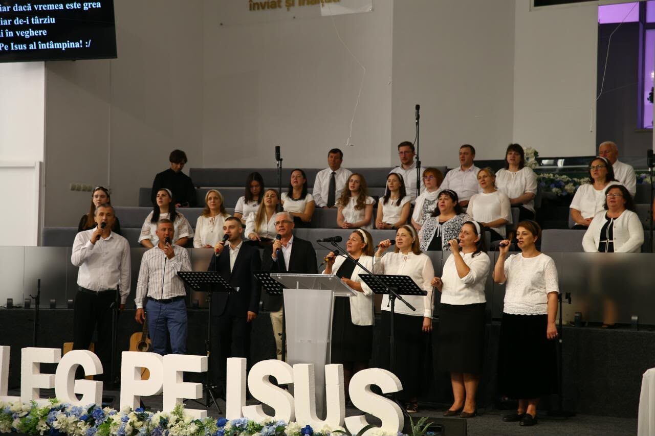 Biserica Isus Salvatorul — grup-lauda